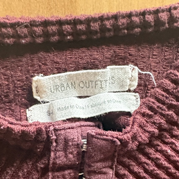 Urban Outfitters Crochet-Textured Scoop Neck Crop Top - Deep Plum - Picture 2 of 4